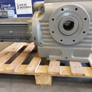 Motoredutor SEW SA97 redução 1/105 C/ motor 10cv 1750Rpm trifásico